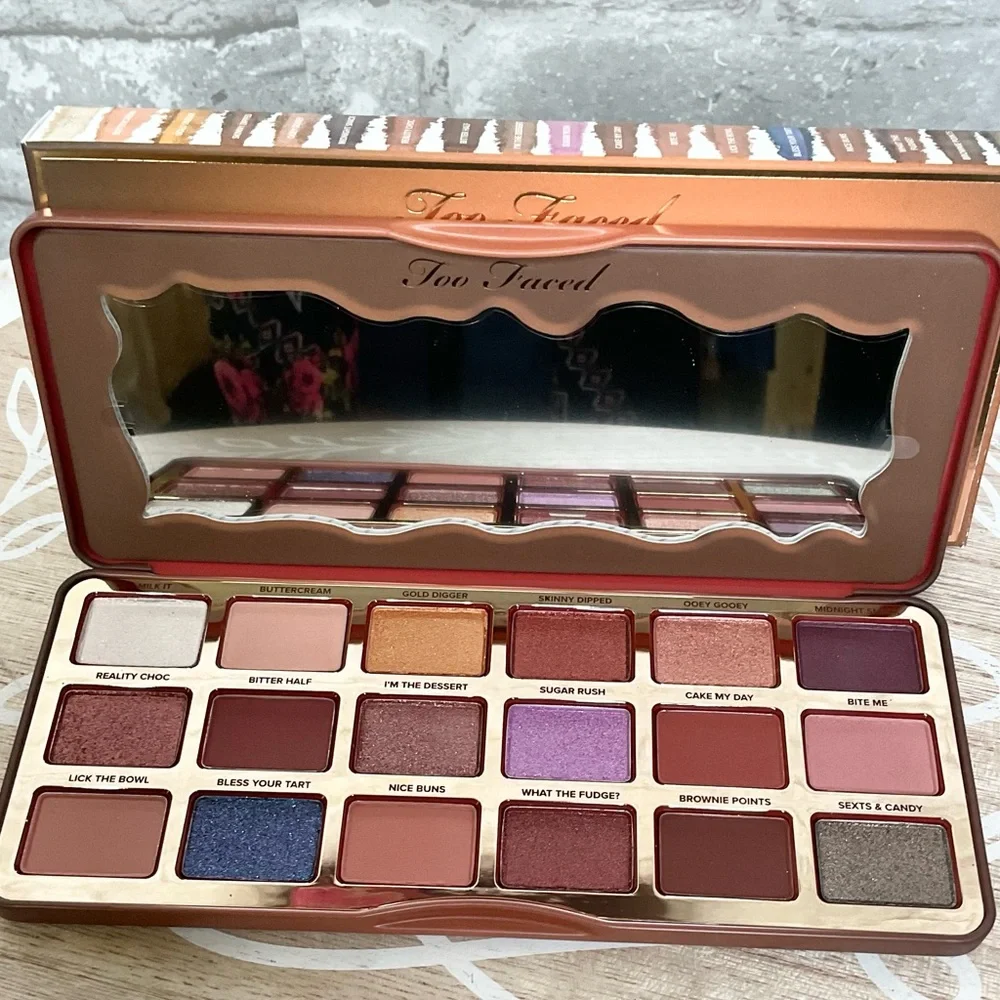 Too faced better than chocolate palette,18 cocoa powder-infused,shimmers & Matte - Picture 3 of 6
